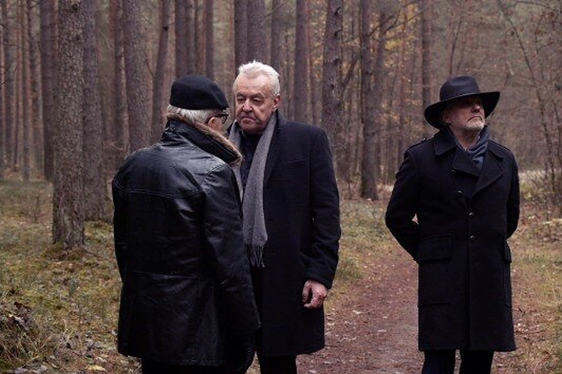 Serialo „Prakeikti“ kadras