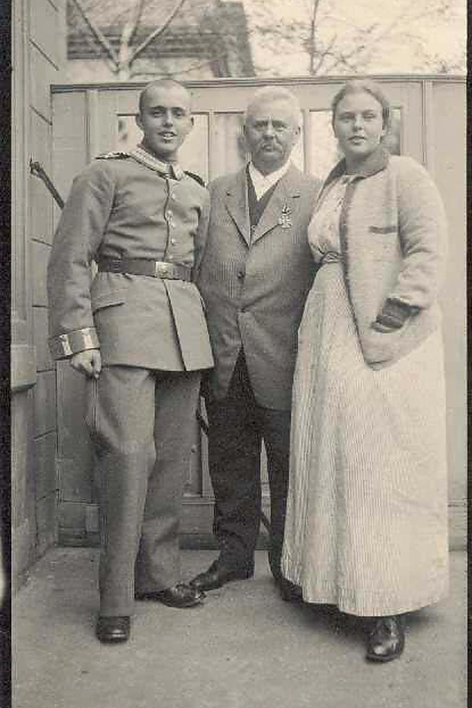 Cornelia Gurlitt su tėvu Cornelium ir broliu Hildebrandu (~1915 m.) / Gurlittų literatūros archyvas, Dresdeno technikos universitetas