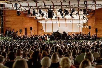 Mario Jansono garbei suburto orkestro, pianistės Yuja Wang ir dirigento Johno Elioto Gardinerio koncerto akimirkos