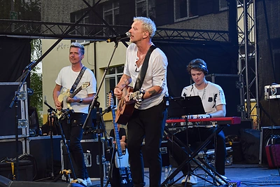 Vilnius tapo atvira muzikos sale: skirtinguose mikrorajonuose nuaidėjo žinomų atlikėjų koncertai