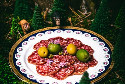 Saliamis su trumais / Baro „Sanatorija“ nuotr.