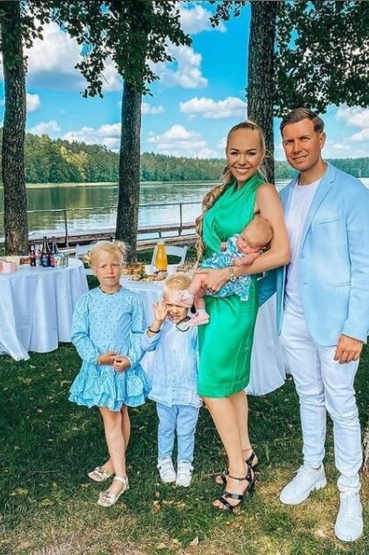 Ieva Voveris su šeima / Asmeninio albumo nuotr.