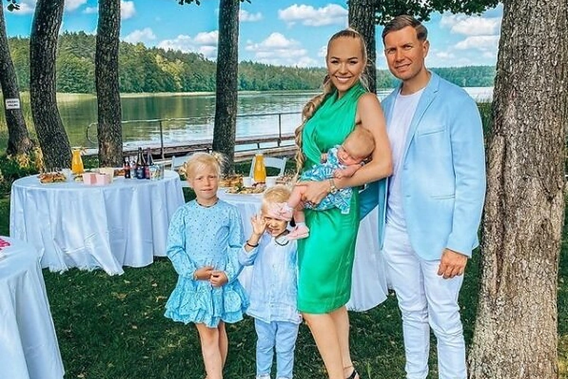 Ieva Voveris su šeima / Asmeninio albumo nuotr.