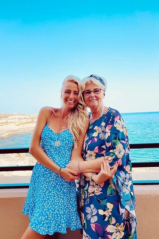 Violeta Repčenkaitė su mama / Asmeninio albumo nuotr.