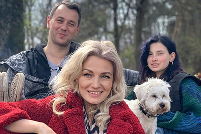 Viktorija Jakučinskaitė su šeima / Asmeninio albumo nuotr.