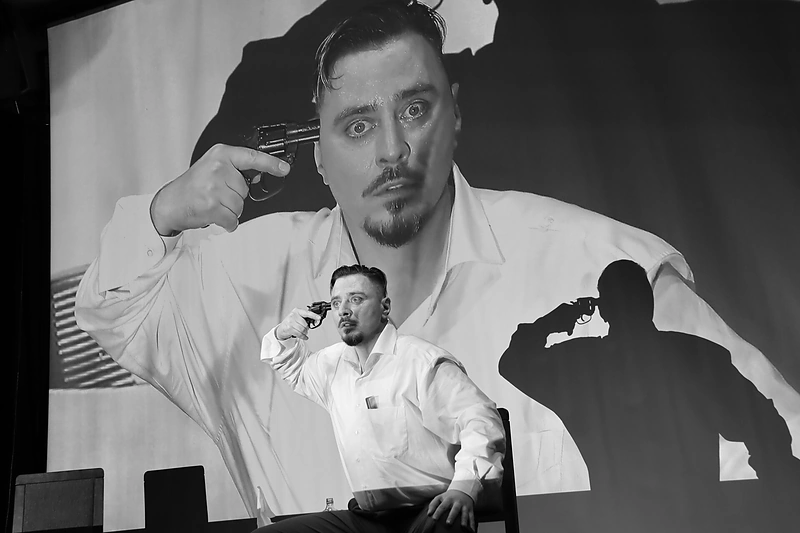 Tomas Rinkūnas spektaklyje „Ką/Stingas“ / VMT archyvo nuotr.