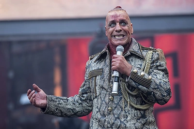 „Rammstein“ solistas Tillas Lindemannas naktį sulaukė Rusijos pareigūnų vizito