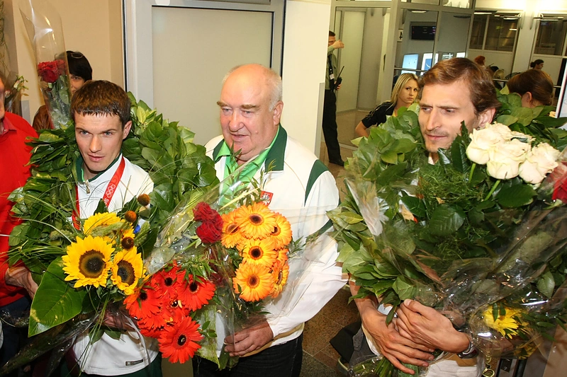 Iš Pekino olimpiados grįžę Andrejus Zadneprovskis, treneris Jurijus Moskvičiovas ir Edvinas Krungolcas 2008 m. / A.Ufarto nuotr.