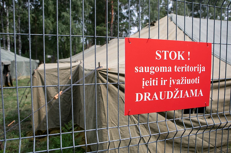 Palapinių miestelis migrantams Rūdninkų poligone / Pauliaus Peleckio nuotr.