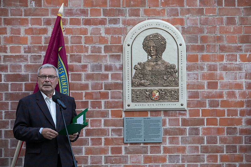 Valdovų rūmuose atidengtas Bonos Sforcos bareljefas / Pauliaus Peleckio nuotr.