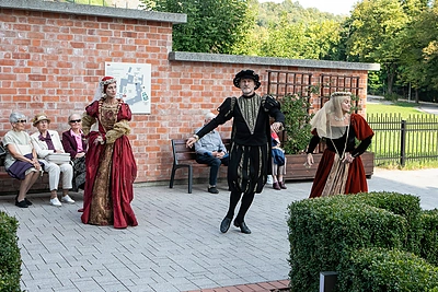 Valdovų rūmuose atidengtas Bonos Sforcos bareljefas / Pauliaus Peleckio nuotr.