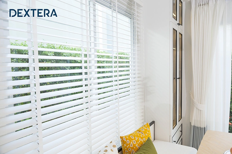 Langų uždengimo deriniai interjere / DEXTERA nuotr.