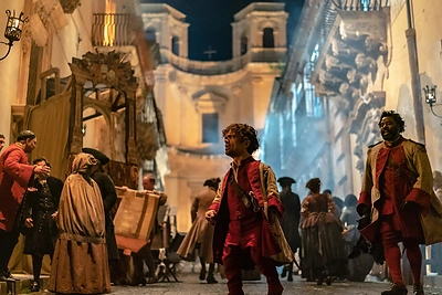 Peteris Dinklage miuzikle „Sirano“ / Universal Pictures International nuotr.