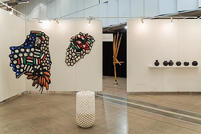 7 geriausios „ArtVilnius’21“ galerijos. Artifex. VDA tekstilės galerija / Andrejaus Vasilenko nuotr.