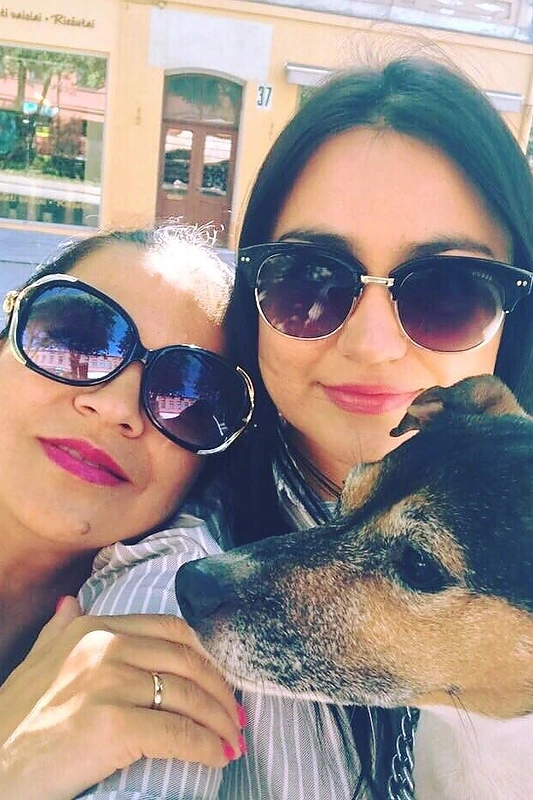Giulija ir Monika Falcon su augintiniais