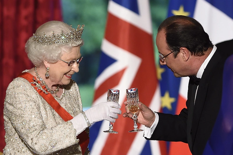 Elizabeth II ir buvęs Prancūzijos prezidentas Francois Hollande