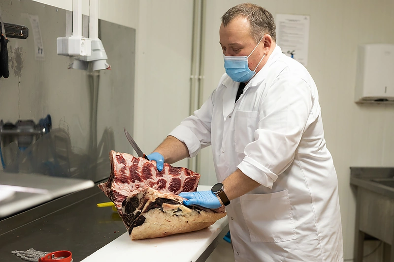 Brandintos jautienos paruošimas NORFOJE / Gretos Skaraitienės / BNS nuotr.