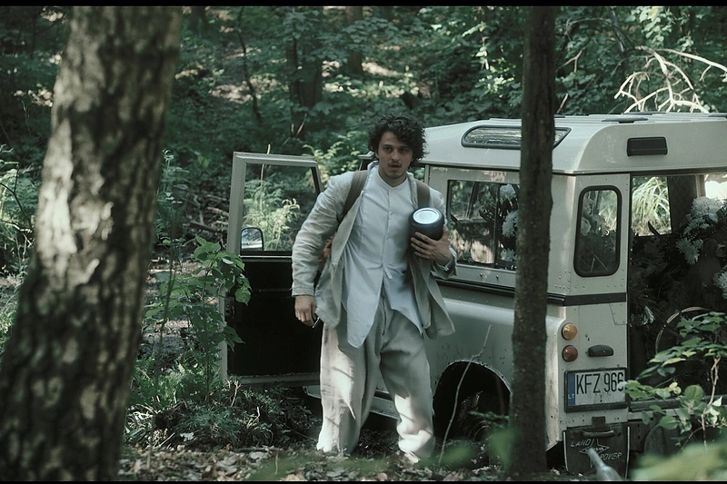 Kadras iš filmo „Dainos lapei“