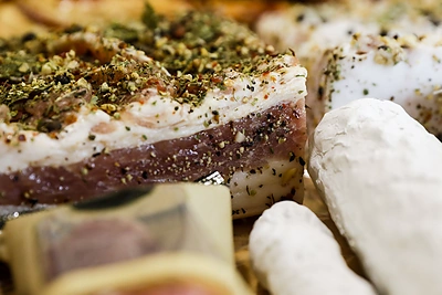 „Rivonos“ mėsinėje gaminami gardumynai / Teodoro Biliūno / BNS nuotr.