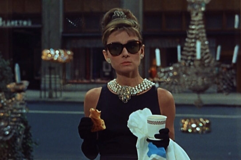 Kadras iš filmo „Pusryčiai pas Tifanį“