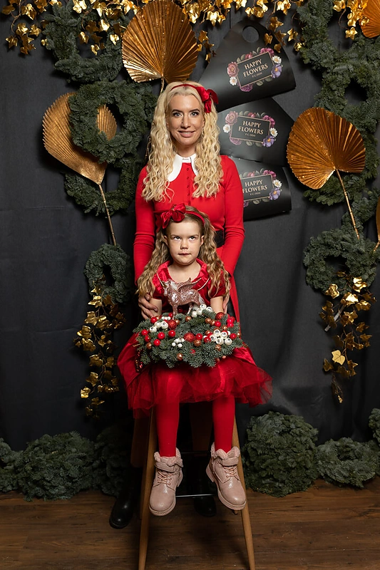 Advento vainikų dirbtuvėse – žinomos mamos su dukromis / Dariaus Kučio nuotr.