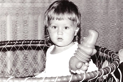 Dominykas Vaitiekūnas 1989-aisiais: „Su begemotu“ / Asmeninio albumo nuotr.