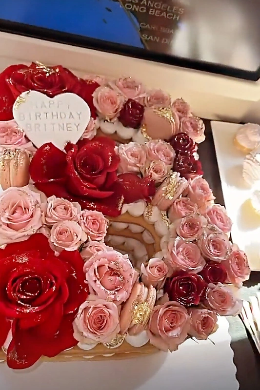 Britney Spears gimtadienio tortas / Soc.tinklų nuotr.