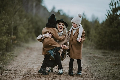 Katažina Zvonkuvienė su vaikais – dvyniais Kornelija ir Donatu / „Dobiliukas foto“ nuotr.