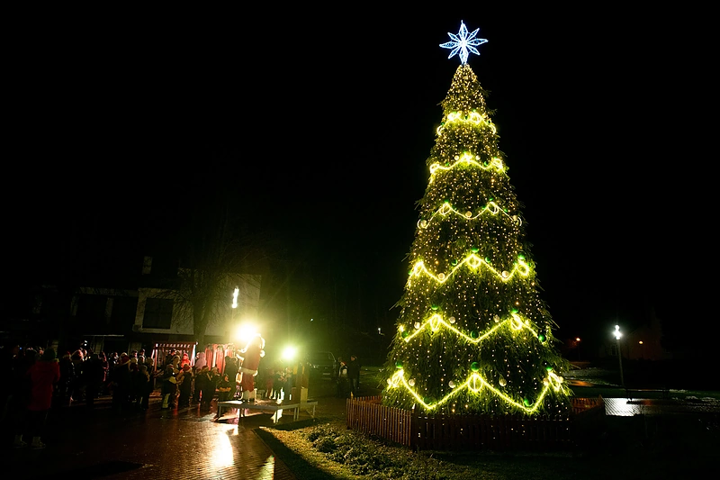 Kalėdų eglės įžiebimas Nidoje / Nendrės Žilinskaitės nuotr.