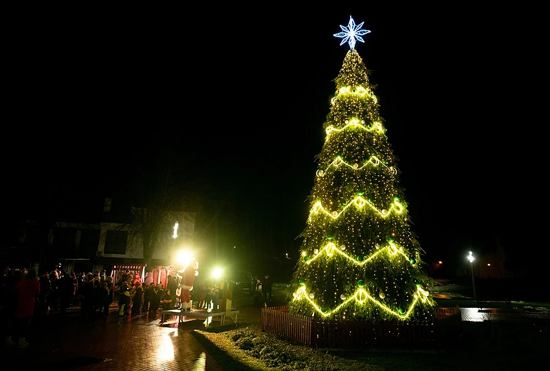 Kalėdų eglės įžiebimas Nidoje / Nendrės Žilinskaitės nuotr.