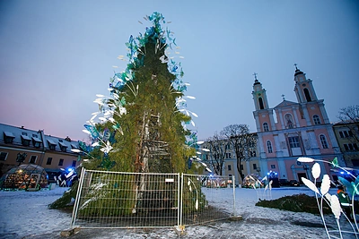 Kauno Kalėdų eglutė po padegimo / Eriko Ovčarenko nuotr.