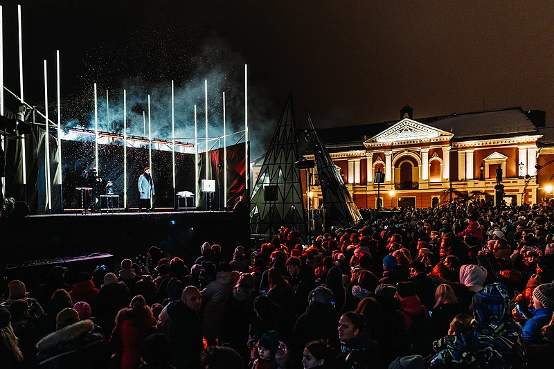 Klaipėdos unikalios kalėdinės eglės įžiebimo akimirka / Domo Rimeikos nuotr.