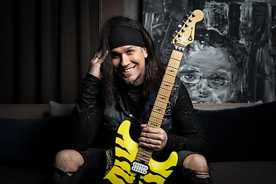 Žinomas muzikantas rėžė apie bjaurią renginių vedėjų „manierą“: ragina visus „atsistoti ir išeiti“