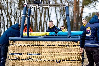 Vilniuje kilo oro balionai su Ukrainos vėliavomis / Luko Balandžio nuotr.