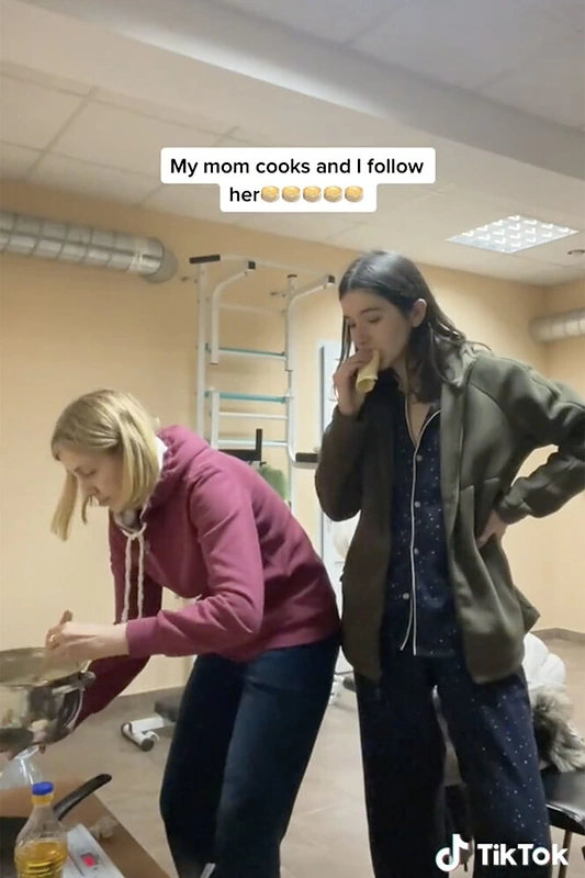 Valeria Shashenok su mama / „TikTok“ stop kadras