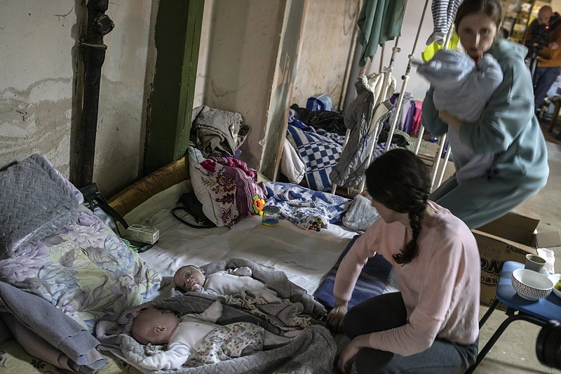 Karas Ukrainoje. Slėptuvėje Kyjive – iš ligoninės evakuotos mamos su vaikais / Vida Press nuotr.