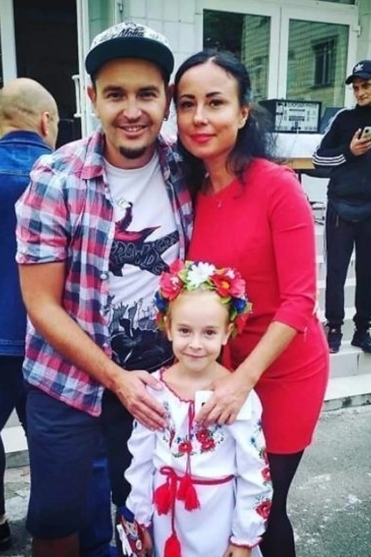 Amelia su tėvais / Socialinių tinklų nuotr.