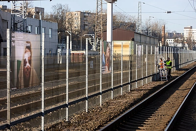 Vilniaus geležinkelio stoties perone – paroda, skirta atkreipti rusų dėmesį į karą Ukrainoje / Žygimanto Gedvilos nuotr.