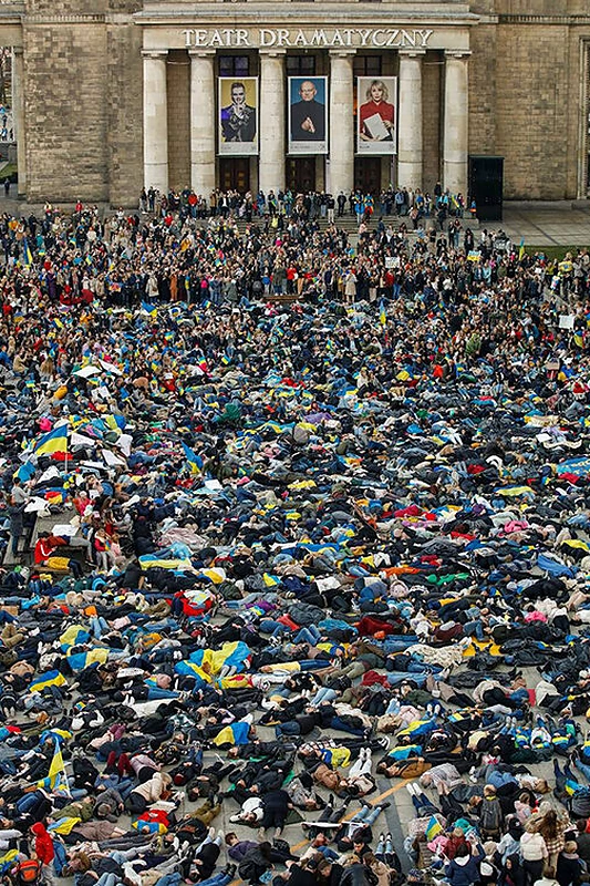 Varšuvoje – protesto akcija „Nustok žadėti, pradėk veikti!“ / „Twitter“ nuotr.