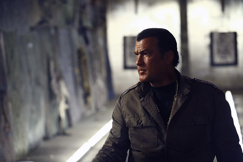 Stevenas Seagalas filme „Priverstas žudyti“ / „Vida Press“ nuotr.