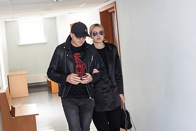 Ramūnas Rudokas ir Justina Rudokė teisme / P.Peleckio BNS nuotr.