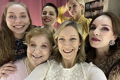 Gabija Jaraminaitė su kolegėmis / Asmeninio albumo nuotr.