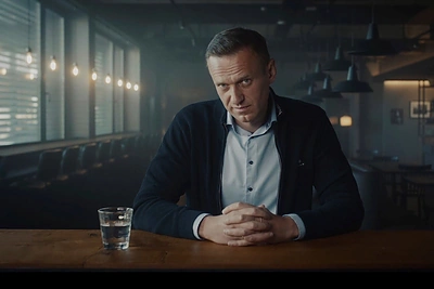 Gegužės 9-ąją – dokumentinis filmas „Navalnas“, parodantis vidurinį pirštą Putinui