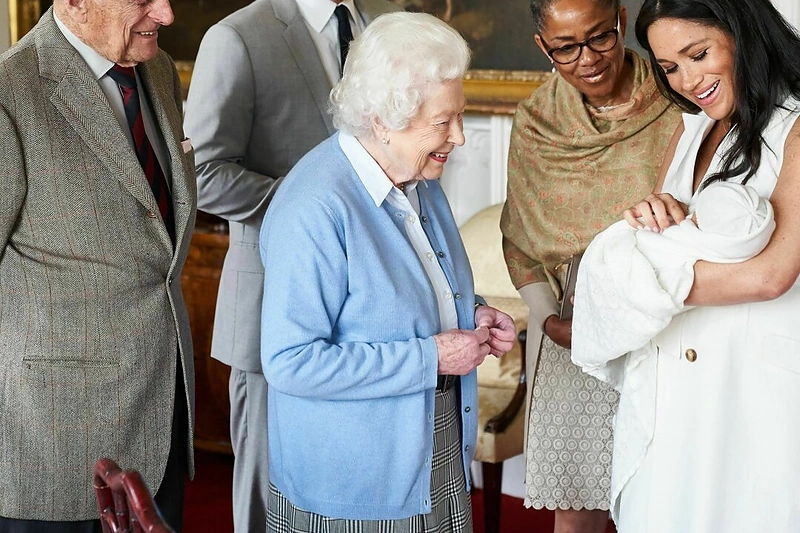 Princas Harry ir Meghan Markle karalienei Elizabeth II ir princui Philipui pristatė gimusį sūnų Archie, 2019 m. gegužė / Scanpix nuotr.