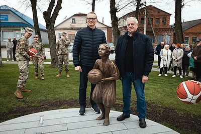 Skulptūros pasaulio krepšinio ikonai Sendai Valvrojenski atidengimas / Eitvydo Kinaičio nuotr.