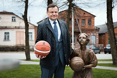 Skulptūros pasaulio krepšinio ikonai Sendai Valvrojenski atidengimas / Eitvydo Kinaičio nuotr.