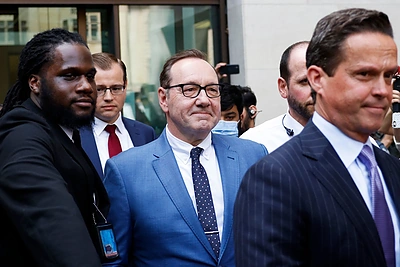 Lytine prievarta kaltinamas aktorius Kevinas Spacey paleistas už užstatą