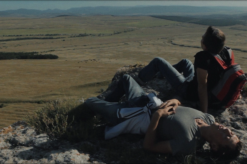 Kadras iš filmo „Sensiz“