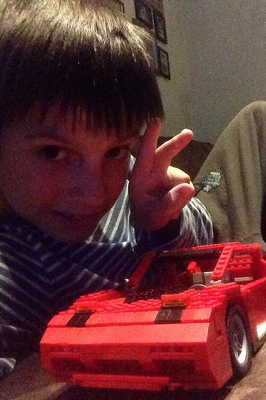 Septynmetis Matas su savo sukonstruotu automobiliu / Asmeninio albumo nuotr.