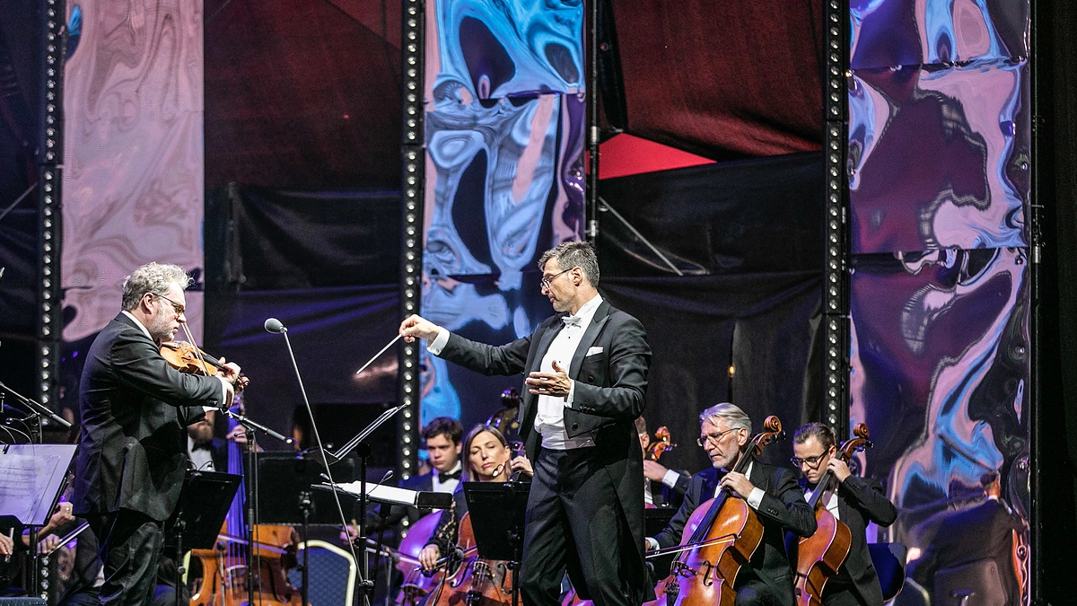 Modestas Pitrėnas ir Lietuvos kamerinis orkestras / Organizatorių nuotr.